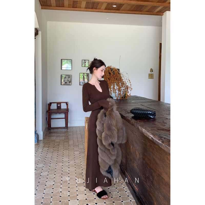 Yujiahan'Brown Dyed Cloud Step' Coffee-Colored V-Neck Long-Sleeved Knitted Dress for Women 2025 A-Line Base Dress Long Dress Yujiahan'Brown Dyed Cloud Step' Coffee-Colored V-Neck Long-Sleeved Knitted Dress for Women 2025 A-Line Base Dress Long Dress