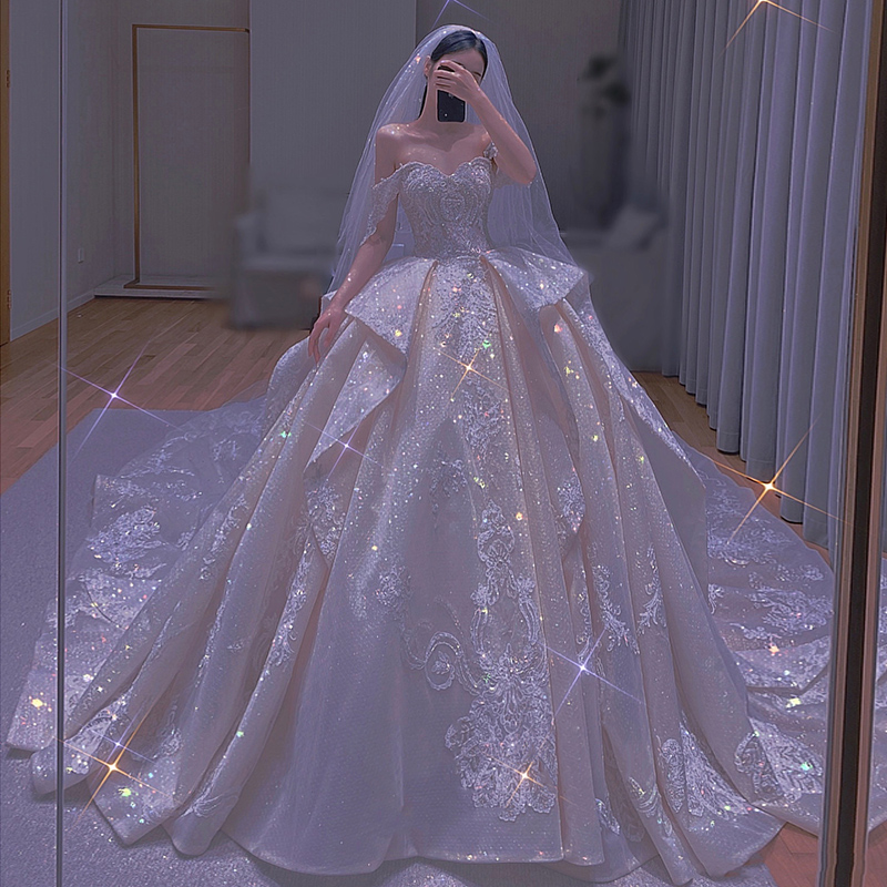 Main wedding dress 2023 new bride French shoulder heavy high - grade texture luxury drag the light spring