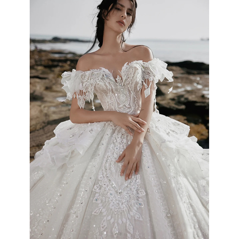 Main wedding dresses 2022 new French style brides lined with shoulder palace wind retro big trailing senior lavish rework