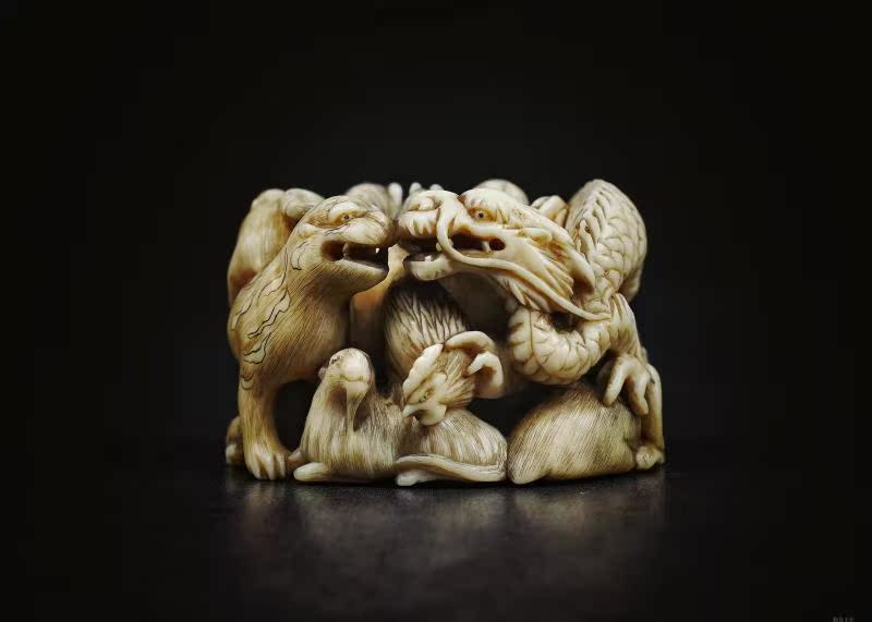 Japanese old Netsuke Japanese ancient art pendant pendant Text play handle piece Xudiin cage carving hand string