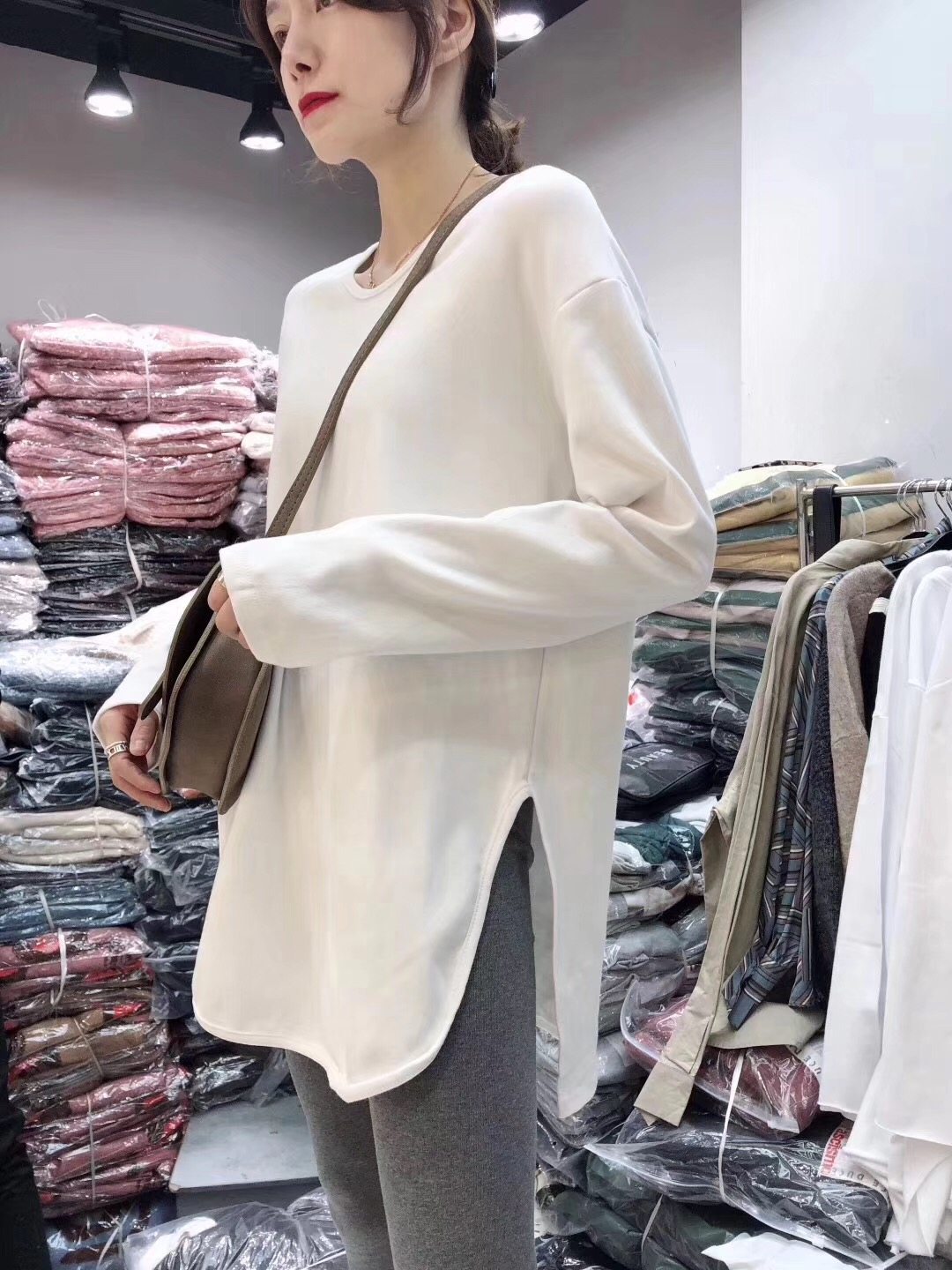 2022 spring and autumn new Korean version loose all-match slit long-sleeved white T-shirt women's mid-length thin bottoming shirt