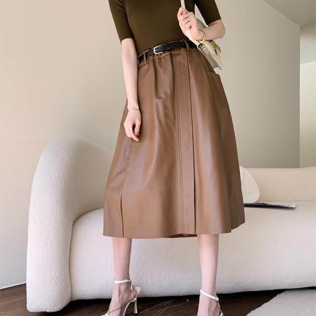 High-quality leather belt and elastic waist sheepskin skirt
