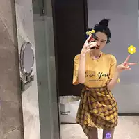 黄色上衣+黄格子短裙