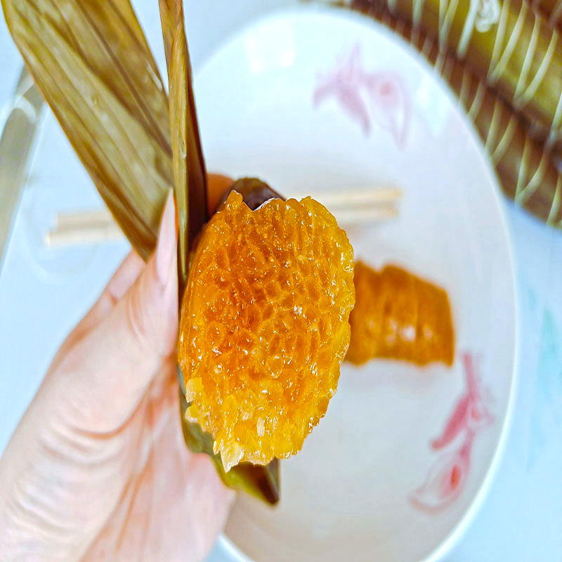 Guangxi Lingshan gray water dumplings fresh making alkaline water dumplings sticky sugar dumplings Dragon Boat Festival zongzi handmade Zhaoqing cool Brown