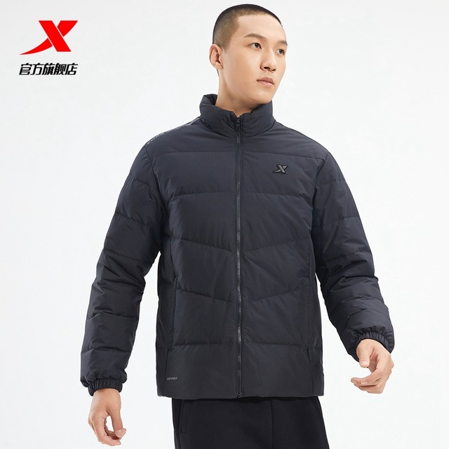 Xtep Waterproof Down Jacket ຜູ້ຊາຍດູໃບໄມ້ລົ່ນແລະລະດູຫນາວໃຫມ່ຫນາອົບອຸ່ນເສື້ອກິລາສາມຫຼັກຖານສະແດງດ້ານເທິງ Stand Collar Jacket