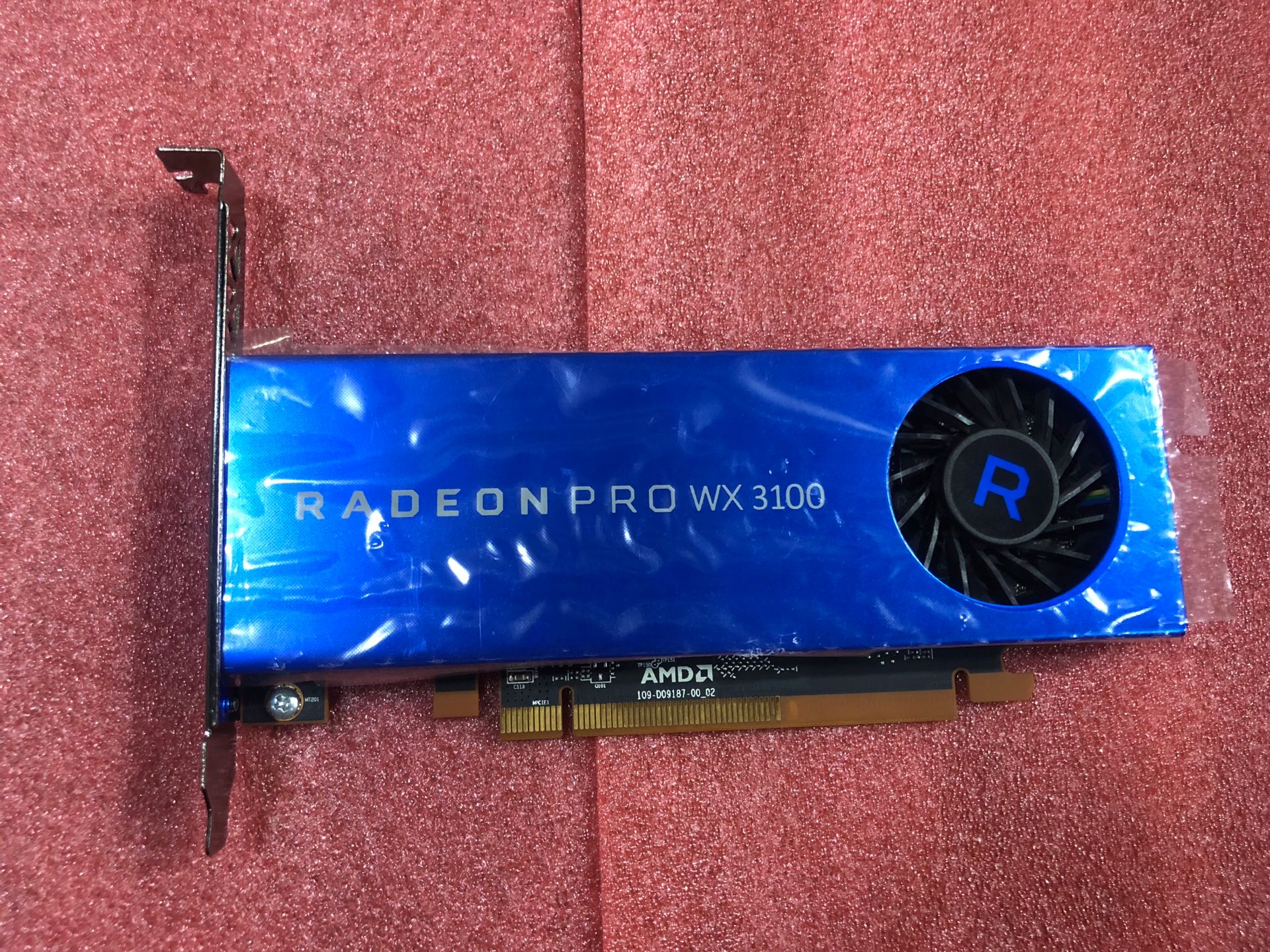 Original AMD Radeon Pro WX3100 4G professional graphics card and another P1000 2000 M2000