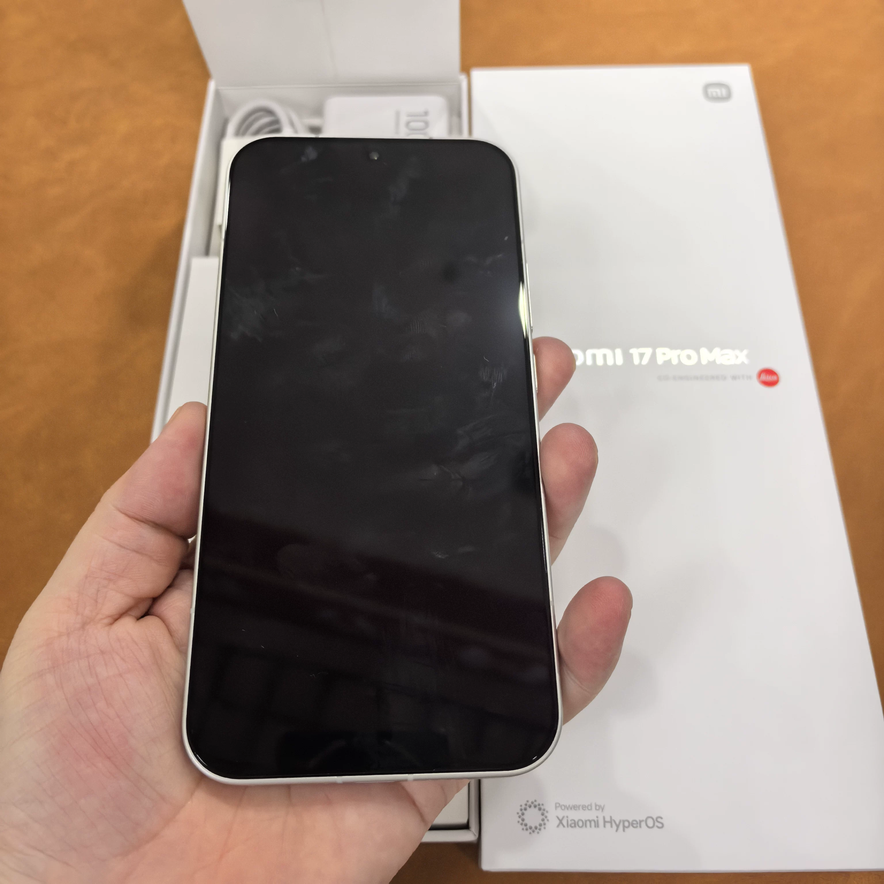 MIUI/ Xiaomi, мобильный телефон, 17 pro max