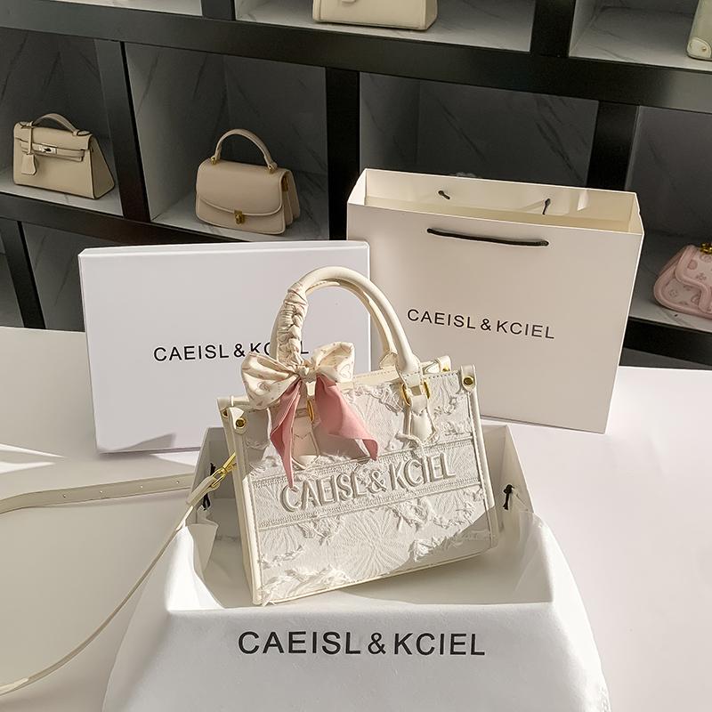 Caeislkciel Women's Bag Niche Tassel Tote Bag Women's 2026 New Autumn and Winter High-End Hand-Held Crossbody Bag Caeislkciel Women's Bag Niche Tassel Tote Bag Women's 2026 New Autumn and Winter High-End Hand-Held Crossbody Bag