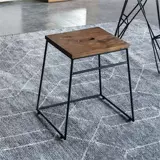 Старый сосновый железо железа, столик для обувного стула, табуретка высокая скамейка ретро Творческие промышленные ветряные винные бары, дома с табуретом