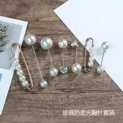 Korean fashion Pearl anti-gloss brooch word small black clip cardigan small pin button sweater outside set accessories women