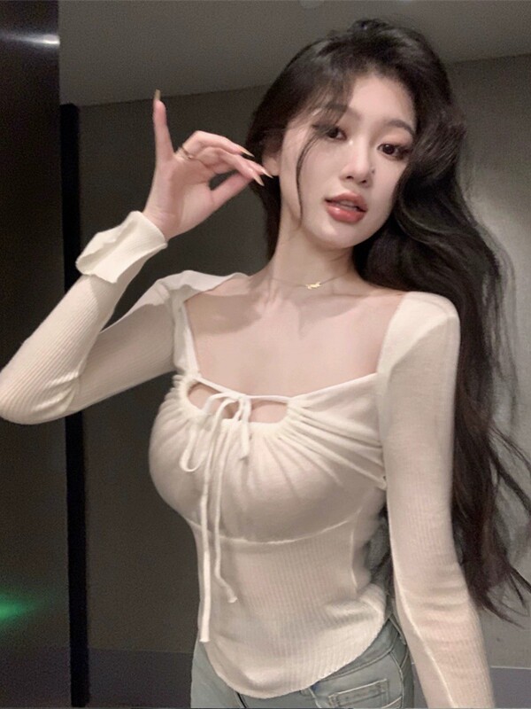 White Square-Neck Long-Sleeved Knit Top for Women, Suitable for Layering in Autumn and Winter, Sexy Short Base Shirt with Tie, Figure-Flattering and Slim-Fitting Top