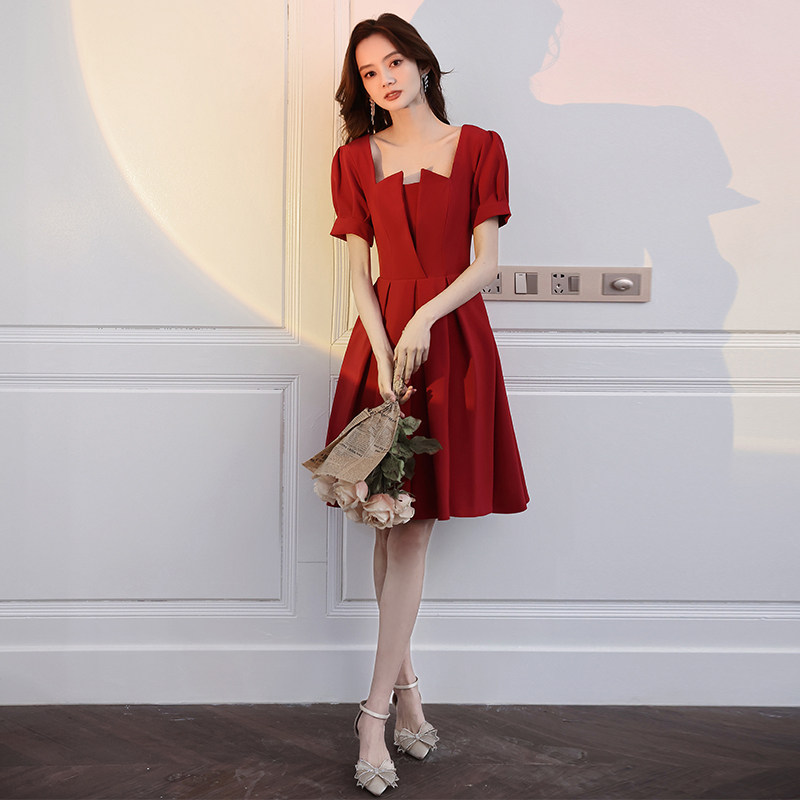 Red toast dress brides can usually wear wedding dress skirts short small men 2021 new female engagement winter