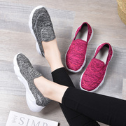 Thu mới Bắc Kinh phụ nữ tuổi đôi giày vải thoáng khí giày vải bình thường một chân sneaker đế mềm chống trượt