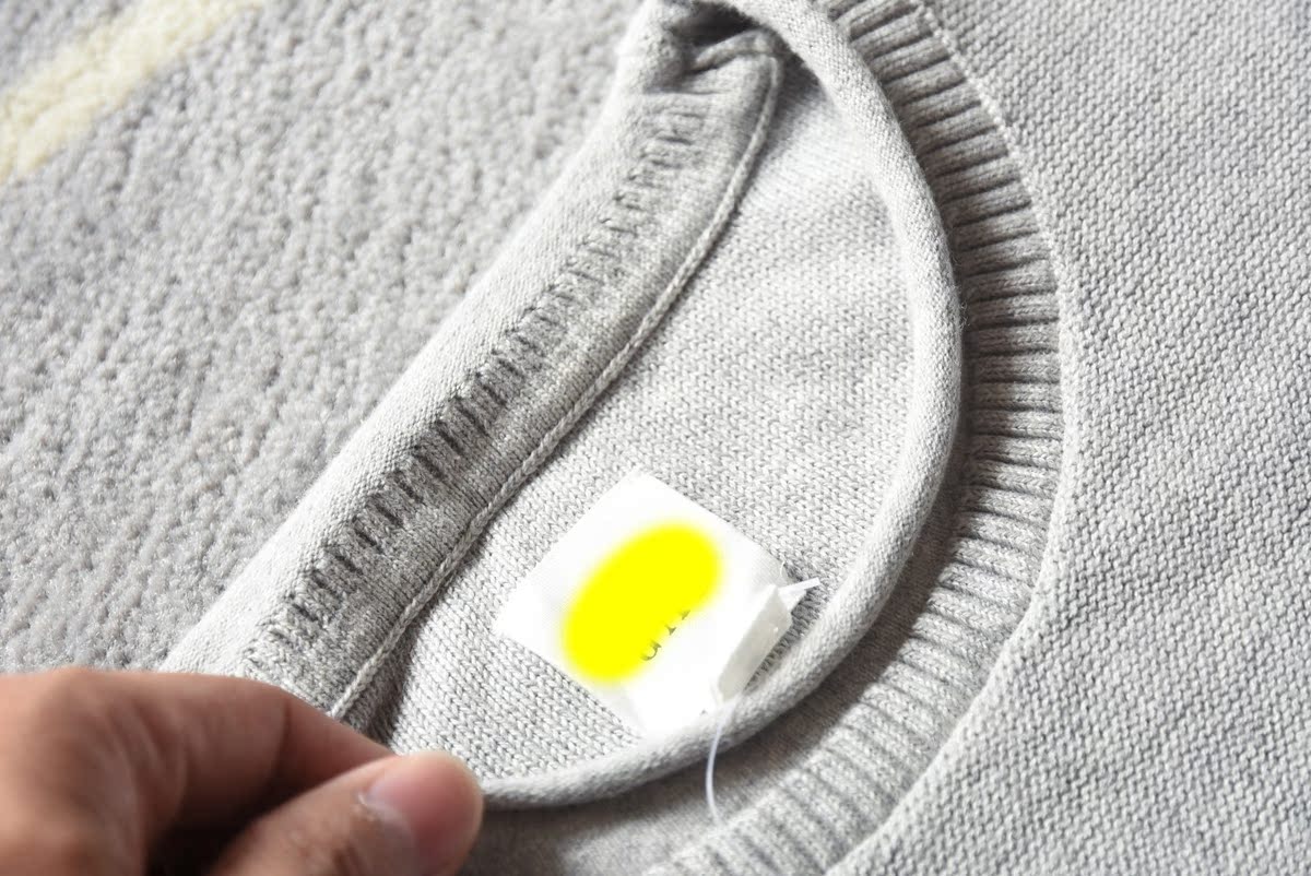 Màu xám nhạt đẹp cổ G nhà nam giặt cotton mùa thu và mùa đông cơ sở áo len ấm áp cổ tròn áo len mỏng áo len nam form rộng
