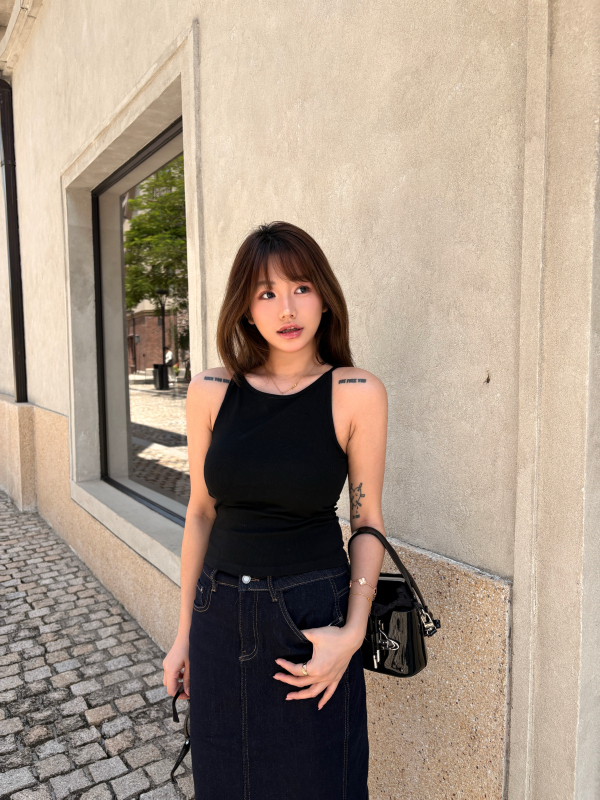 Chillmo|A Must-Have for Everyone! Classic and Elegant Boat Neck Knit Vest with Built-In Bra Pads, Stretchy Knit, for Women, Early Autumn Chillmo|A Must-Have for Everyone! Classic and Elegant Boat Neck Knit Vest with Built-In Bra Pads, Stretchy Knit, for Women, Early Autumn