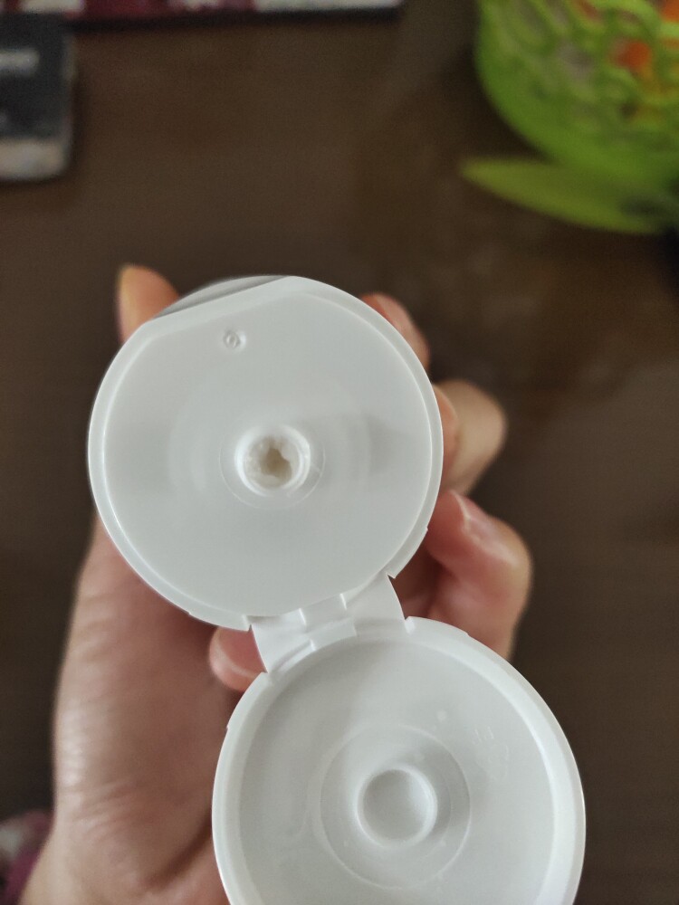 一款预防毛孔被撑大的洗面奶怎么样，它的价格贵不贵_搜券