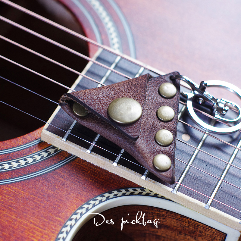 DES NEW Original Handmade Vintage Oil Wax Cowhide Rock Old Leather Guitar Paddle Bag Clip Keychain Ring