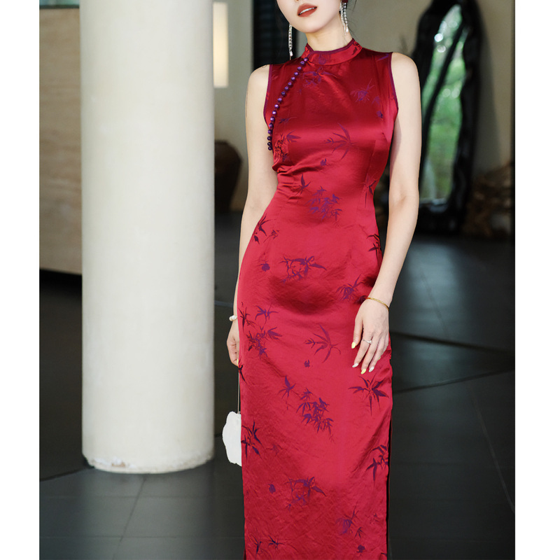 Beautiful New Chinese-Style Red Qipao Dress with Deer and Rose Motifs, Elegant Slim-Fit Engagement Dress for Women, 2025 New Model
