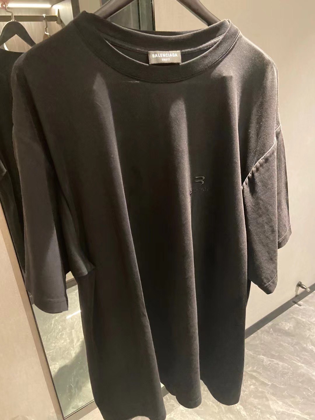 巴黎世家UNIFIT是什么意思？✨解密时尚界的新宠儿-巴黎世家-淘宝百科网