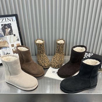 2025 new leopard print matte leather flat lambswool shoes plus velvet autumn and winter versatile women's short boots snow boots