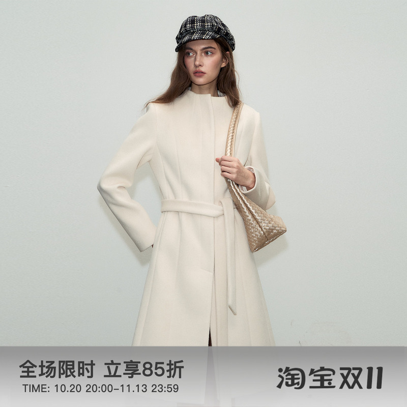 Fumism's "Anne Diary" Movie Features Anne Hathaway in a White Woolen Coat with a French-Style Cinched Waist