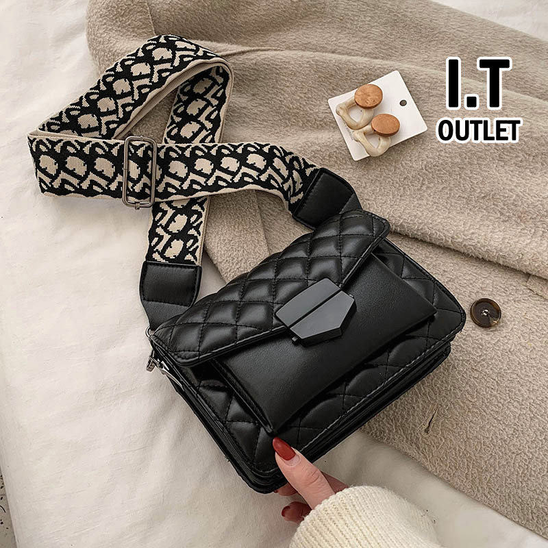 Hong Kong leather fonck2022 new trend this year, popular, niche design, messenger, commuter bag, women's all-match