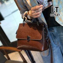 Hong Kong leather fonck2022 new niche design is popular this year Messenger commuter tote bag womens autumn and winter