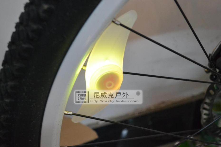 Eclairage pour vélo - feux de Valve - Ref 2400470 Image 48