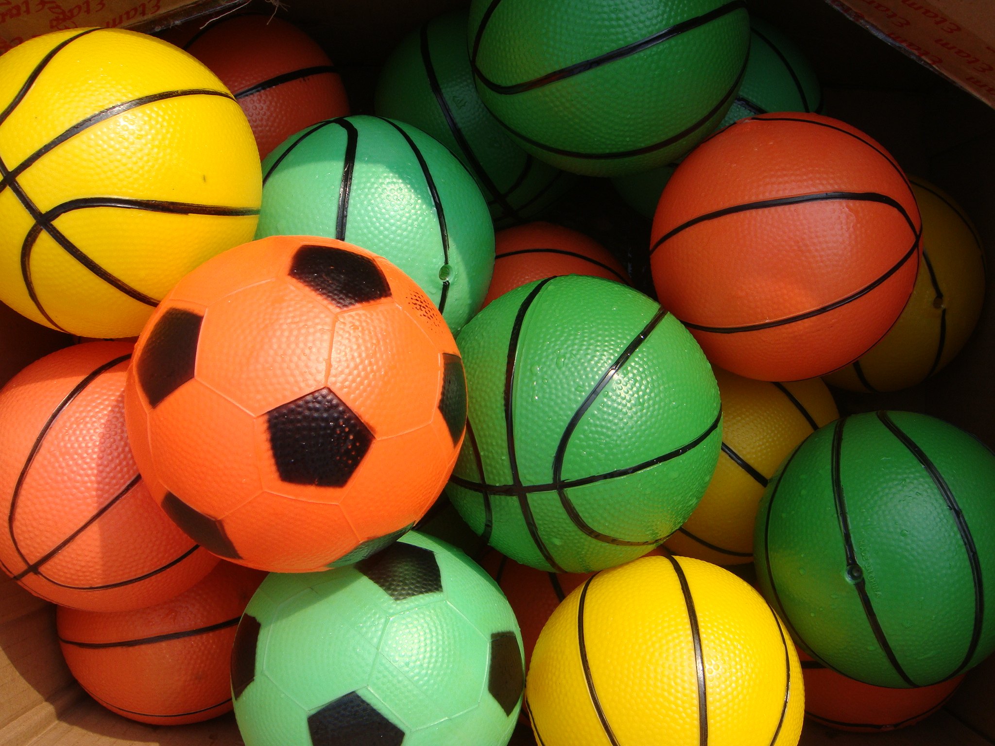 Kindergarten children's toys inflatable thickening environmental protection children's small leather ball small basketball small football racket racket