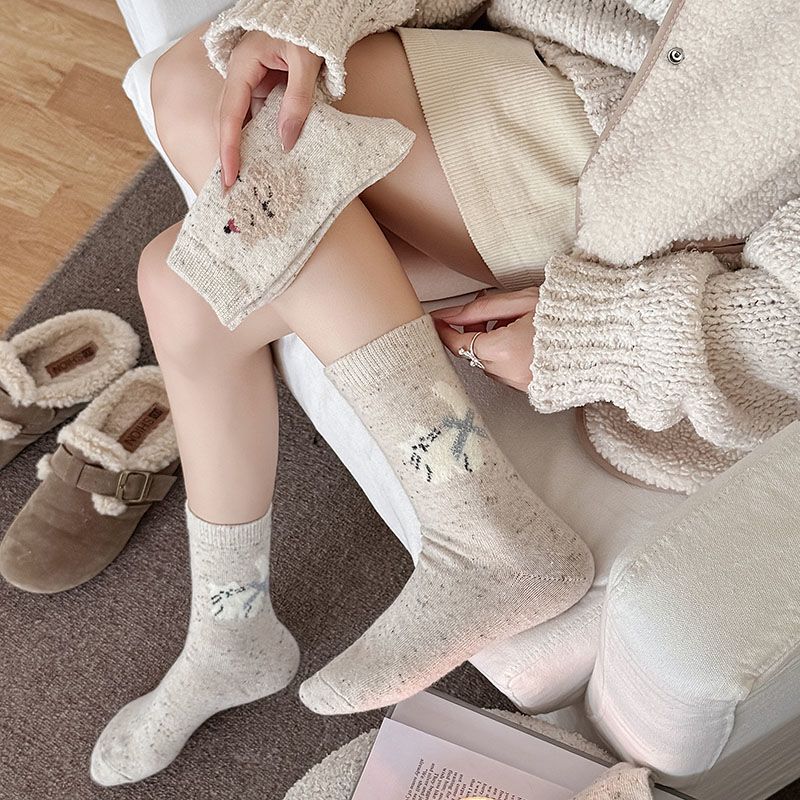 Winter Thickened Cute Cartoon Women's Mid-Calf Socks, Soft and Comfortable Home Floor Socks, Sweet Dotted Yarn Slouch Socks
