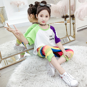 Cô gái Summer Outfit 2020 New Loose Air Sports Wear Cầu vồng sọc Little Girl Bảy quần hai mảnh.