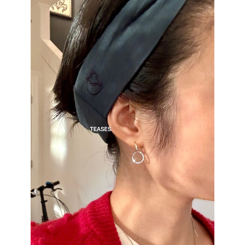 Teases Exquisite Sparkle Platinum Series / 18K Gold Sparkling Light Small Hoop Earrings Minimalist Stackable