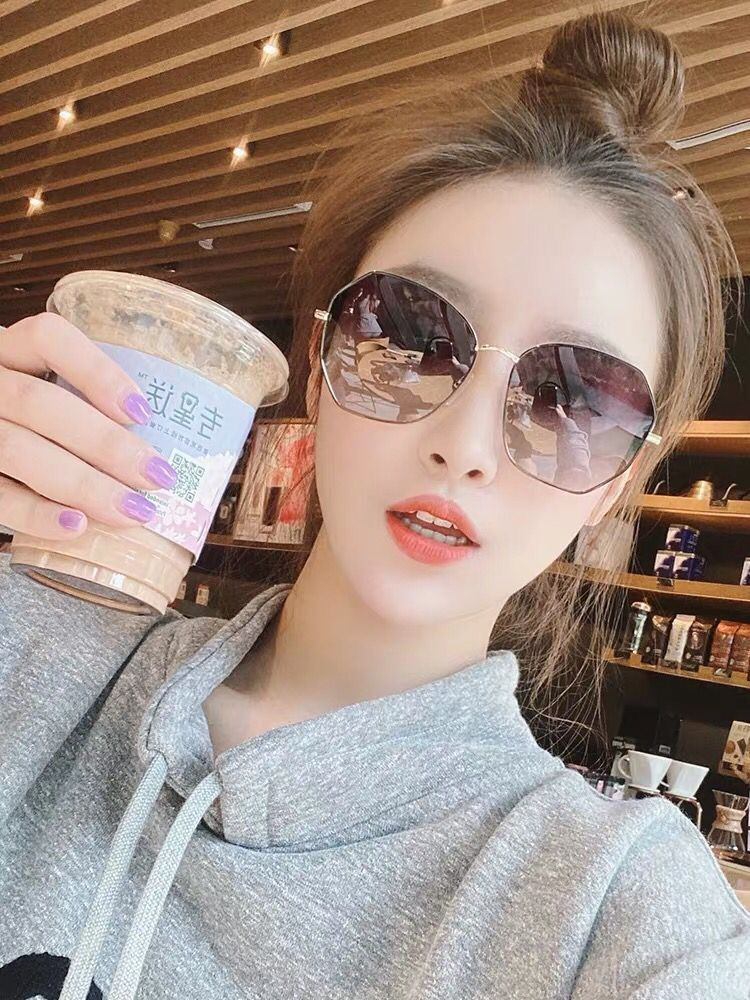 Sunglasses female summer 2022 new trendy big face round face net red anti-UV polarized thin sunglasses street shot