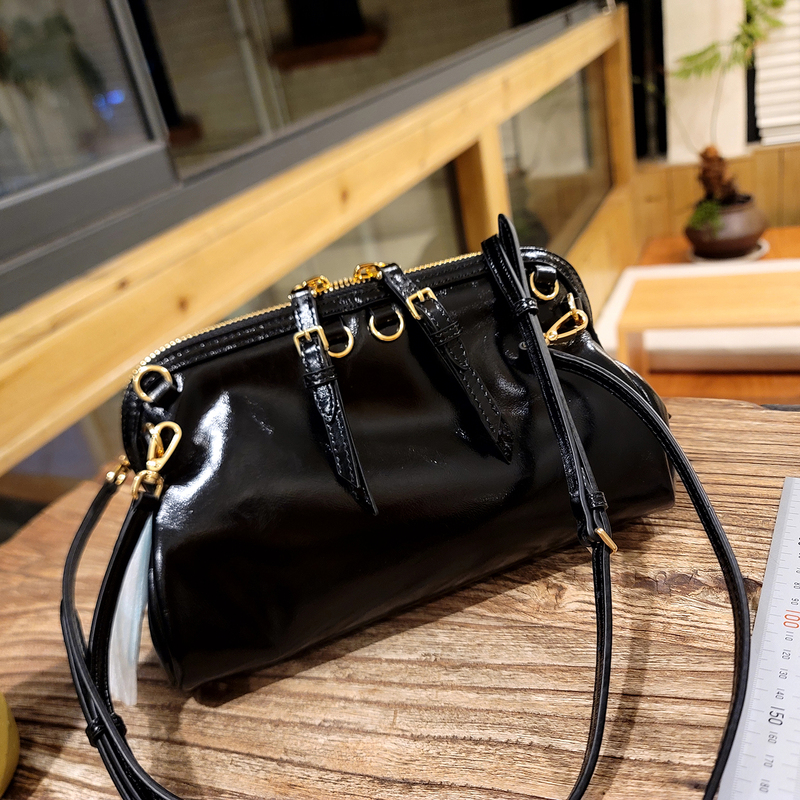 Baiguging Exquisite Girl's Bright Leather Shoulder Underarm Bag (Can Be Worn as a Backpack) Black, White, Red, White Gujing