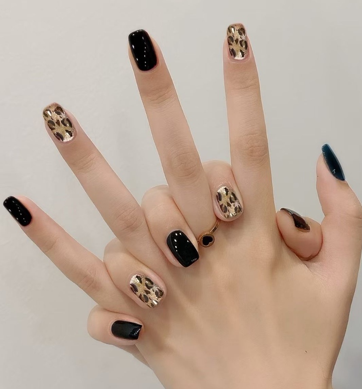 Purely Handmade Phototherapy Wearable Nails, Short Style, Golden Leopard Print, Sparkling Nail Patches, High-End Feel, Whitening, New Year Style Purely Handmade Phototherapy Wearable Nails, Short Style, Golden Leopard Print, Sparkling Nail Patches, High-End Feel, Whitening, New Year Style