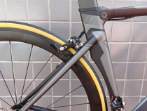 Special links such as road car mountain bike bike upgrade yellow side tire dazzling disc chain etc.