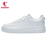 Белый/черный — классический женский стиль