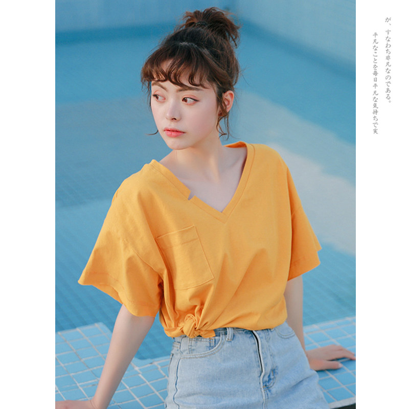 Small crowd design feeling little fresher short sleeve T-shirt female summer dress 2022 new loose Korean version V collar blouses