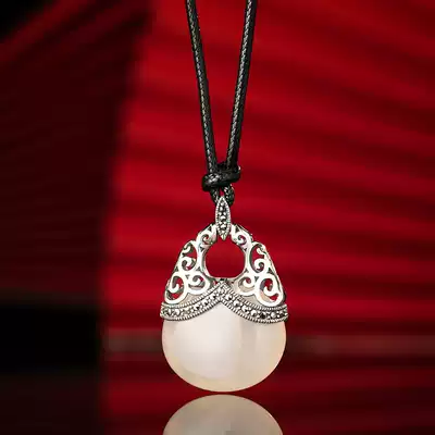 Autumn and winter retro necklace female 2021 new net red wild simple long version sweater chain jewelry tide to send girlfriends