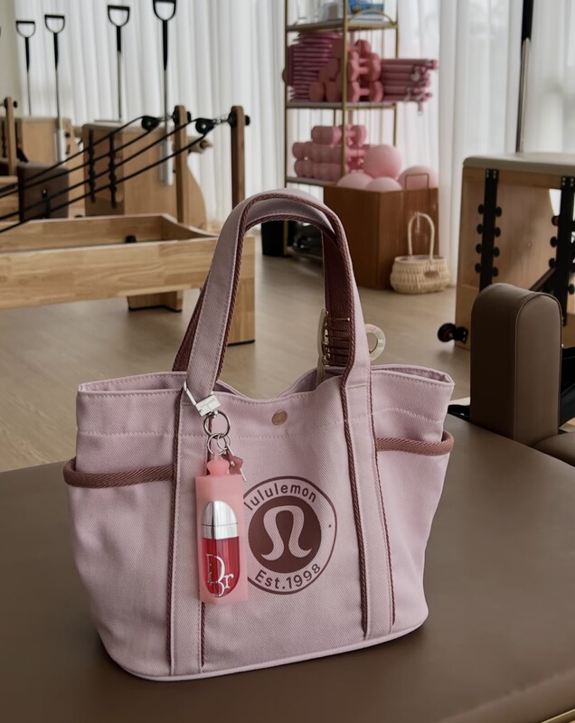 【Jesse Canada】Lululemon Multi-Pocket Tote Bag