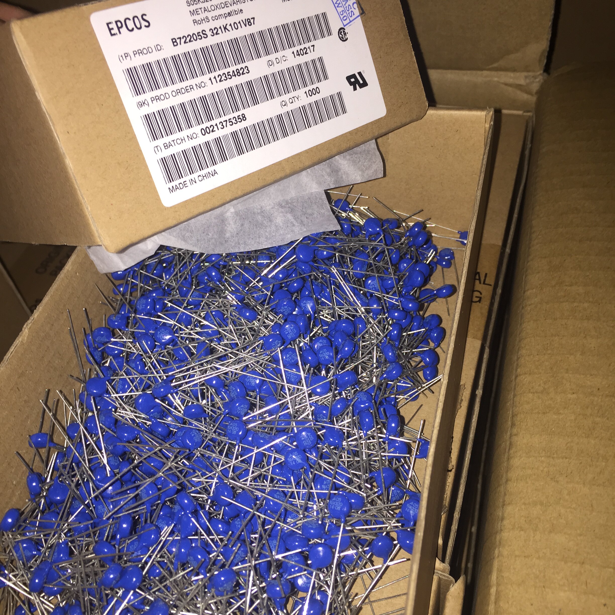 B72205S0271K101 plug-in varistor 5MM 270V B72205S271K101 S05K275