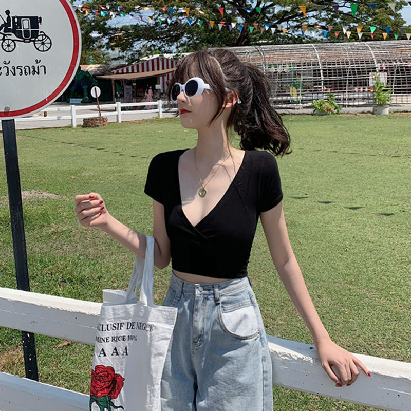 2026 Summer New Fashion V-Neck Sexy Low-Cut Base Shirt Slim Fit Vintage Short-Sleeve Top Women's Tight T-Shirt Trendy