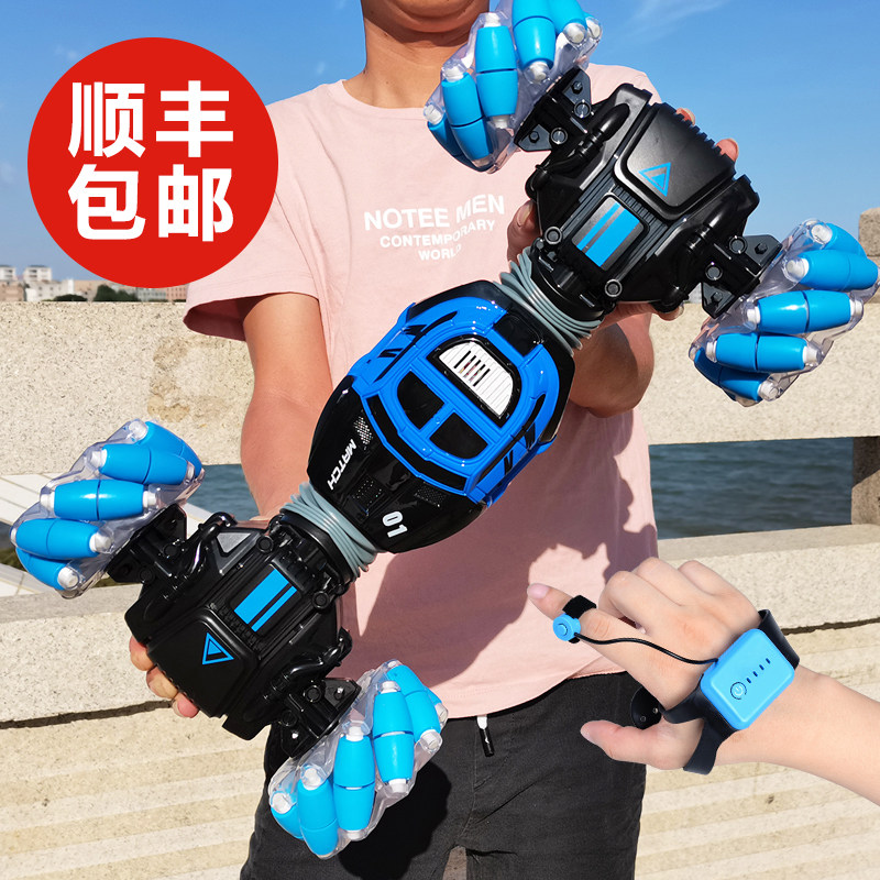 Наблюдайте за ощущением жестов, деформацией автомобиля с дистанционным управлением, трюком с пальцами мальчика, крутящимися внедорожными полноприводными гоночными детскими игрушками