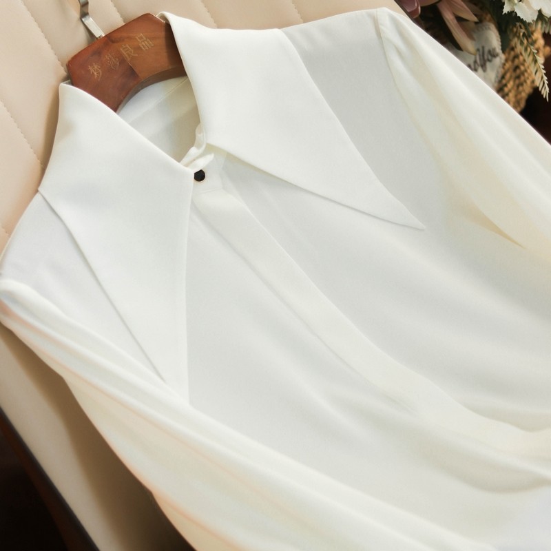 Early spring love light ripe JI Jianfeng penny stall mulberry silk ~ niche tip collar white silk shirt ME674