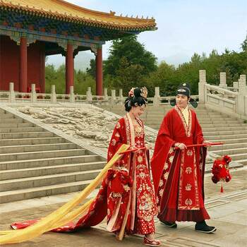 New Chinese-Style Ming Dynasty Hanfu Wedding Dress, Bridal Gown, Phoenix Crown and Veil Set, Wedding Attire with a Long Train and Intricate Craftsmanship