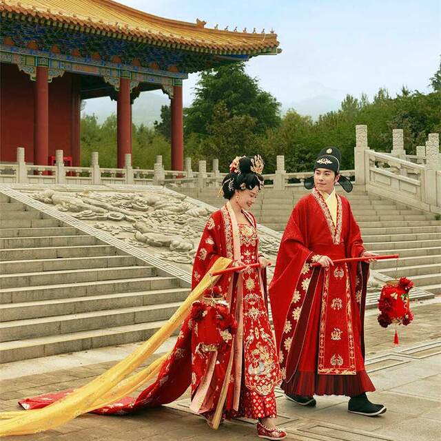 New Chinese-Style Ming Dynasty Hanfu Wedding Dress, Bridal Gown, Phoenix Crown and Veil Set, Wedding Attire with Long Train and Intricate Craftsmanship