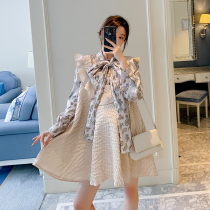 Maternity strap skirt suit Spring and autumn printed long-sleeved relief vest lace small group fashion style personality two-piece set