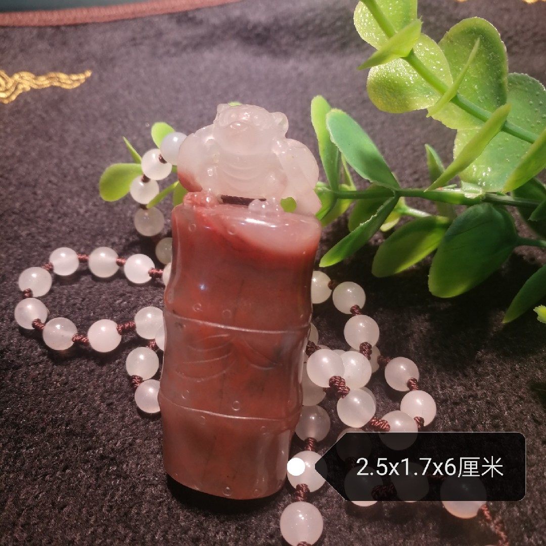 Natural form Guilin Chicken blood Yugui Princess material Upper Longpit lipstick Pendant Necklace Pendant Necklace Pendant