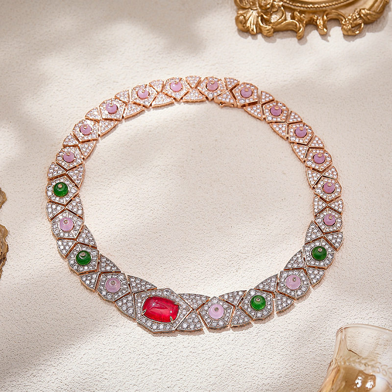 想入手18K金红宝石项链？如何挑选高品质COF珠宝锁骨链？2025珠宝消费趋势了解一下！