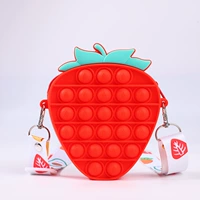 Клубнично-красная красная клубника, регулируемые бретели